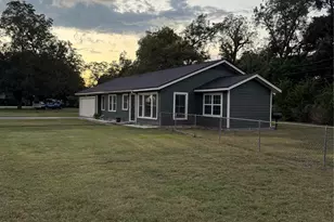 515 Mockingbird Ln, Wharton, TX 77488 - Photo 2