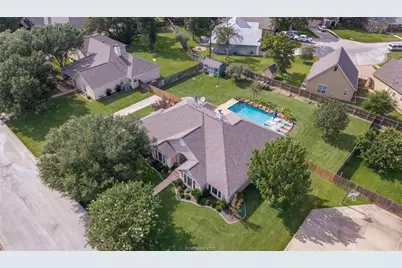 1108 Honeysuckle Ln, Caldwell, TX 77836 - Photo 2