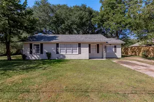 1528 Ave P, Huntsville, TX 77340 - Photo 2