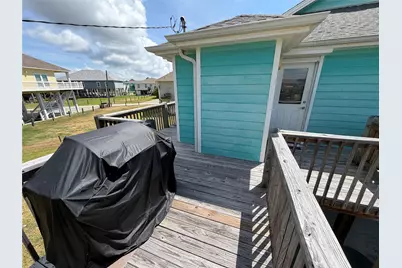 980 S Stingaree Drive, Crystal Beach, TX 77650 - Photo 12