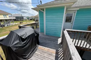 980 S Stingaree Dr, Crystal Beach, TX 77650 - Photo 12