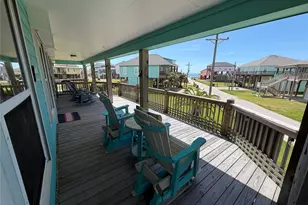 980 S Stingaree Dr, Crystal Beach, TX 77650 - Photo 10