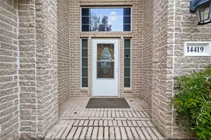 14419 Manorbier Ln, Sugar Land, TX 77498 - Photo 4