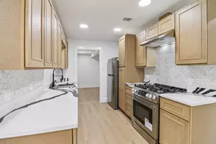 614 Nest Ln, Houston, TX 77022 - Photo 2