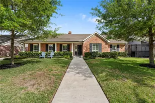 7910 Highmeadow Dr, Houston, TX 77063 - Photo 2