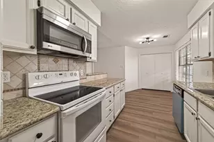 28700 Waikiki Ln, Conroe, TX 77356 - Photo 22