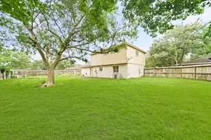 303 Hearthside Cir, League City, TX 77573 - Photo 12