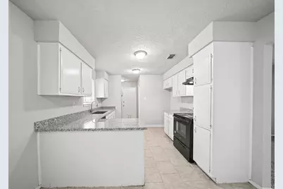 303 Hearthside Circle, League City, TX 77573 - Photo 2