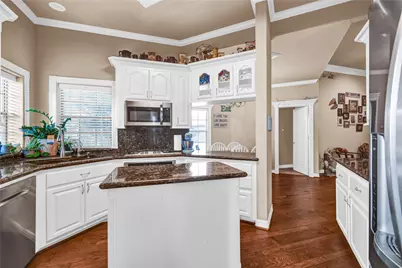 208 River Oaks Drive, Lake Jackson, TX 77566 - Photo 10
