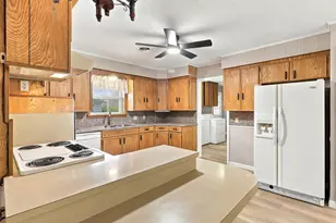 1335 Kathy Ave, Sealy, TX 77474 - Photo 18