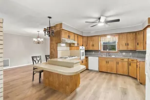 1335 Kathy Ave, Sealy, TX 77474 - Photo 14