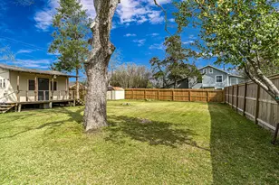 26 W Austin St, Bellville, TX 77418 - Photo 28