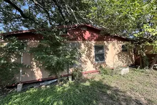 602 E Navasota St, Groesbeck, TX 76642 - Photo 4