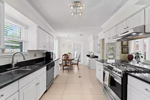 10807 Chimney Rock Rd, Houston, TX 77096 - Photo 12