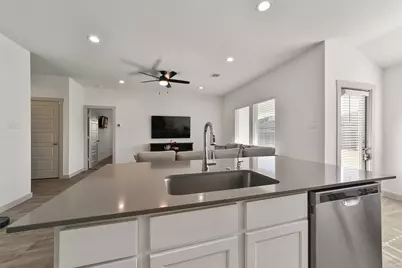 7834 Golden Rubia Lane, Rosharon, TX 77583 - Photo 10