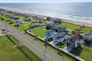 18 Blue Heron Cir, Jamaica Beach, TX 77554 - Photo 8