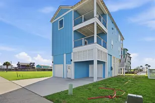 18 Blue Heron Cir, Jamaica Beach, TX 77554 - Photo 2