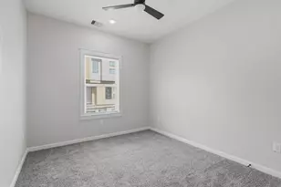 5032 Mallow St, Houston, TX 77033 - Photo 12