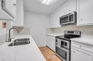 13740 Hollowgreen Dr, Houston, TX 77082 - Photo 12