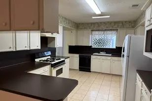 377 Rolling Hills Dr, Panorama Village, TX 77304 - Photo 6
