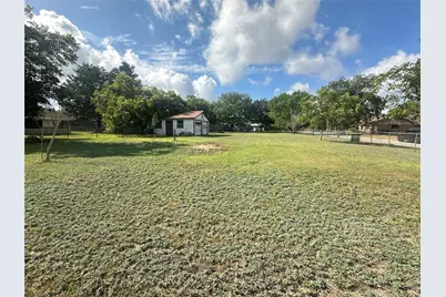 129 S Pecan Street, Flatonia, TX 78941 - Photo 4