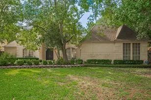 1123 Horseshoe Dr, Sugar Land, TX 77478 - Photo 2