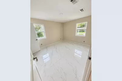 513 W Texas Street, Brazoria, TX 77422 - Photo 4