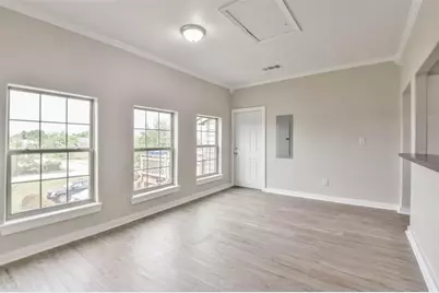 329 E Washington Avenue #201, Navasota, TX 77868 - Photo 4