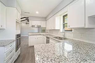 3008 Columbia St, Baytown, TX 77521 - Photo 8