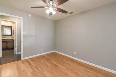 8806 Lakeside Forest Drive, Houston, TX 77088 - Photo 14