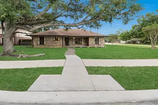 2319 Halbert, Pearland, TX 77581 - Photo 2