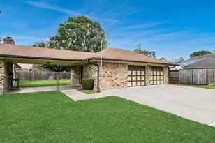 2319 Halbert, Pearland, TX 77581 - Photo 2