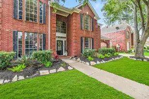 2403 N Lake Front Dr, League City, TX 77573 - Photo 2