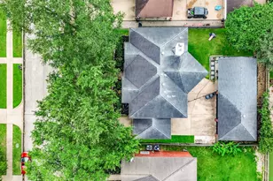 2403 N Lake Front Dr, League City, TX 77573 - Photo 32