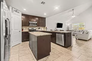 8126 Carillon Way, Rosharon, TX 77583 - Photo 10
