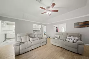 3212 Acorn Cir, Dickinson, TX 77539 - Photo 8