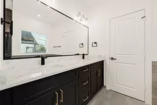 7944 Dyer St, Houston, TX 77088 - Photo 32