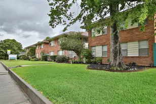 8807 Timberside Dr, Houston, TX 77025 - Photo 2