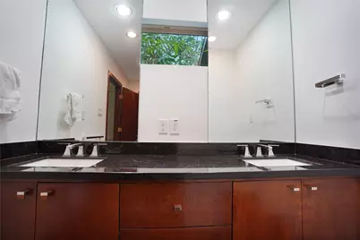 5643 Terwilliger Way, Houston, TX 77056 - Photo 24
