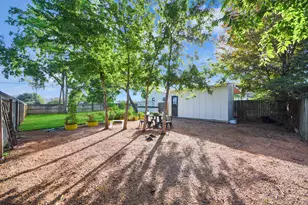 308 S Masonic St, Bellville, TX 77418 - Photo 30