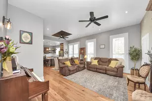 308 S Masonic St, Bellville, TX 77418 - Photo 8