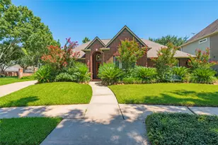 2025 Sandy Coast Cir, League City, TX 77573 - Photo 4