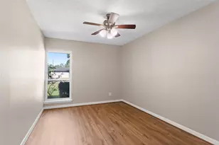 817 Circle Way, Alvin, TX 77511 - Photo 14