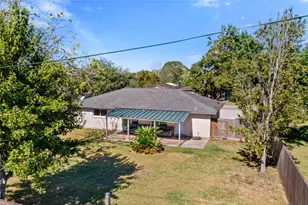 817 Circle Way, Alvin, TX 77511 - Photo 20