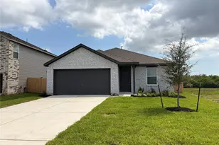 940 Woodhaven Lks Dr, La Marque, TX 77568 - Photo 2