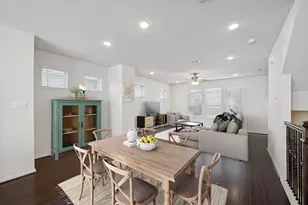 8604 Hollyoaks Creek Ln, Houston, TX 77063 - Photo 16