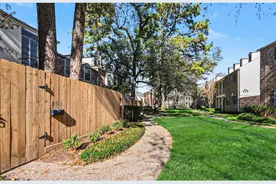 893 Wax Myrtle Lane #3, Houston, TX 77079 - Photo 20