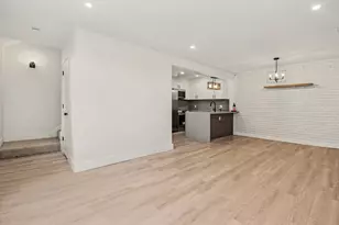 893 Wax Myrtle Ln, Houston, TX 77079 - Photo 6