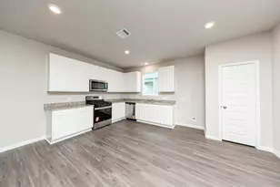2529 Hawks Eye Dr, Conroe, TX 77301 - Photo 2