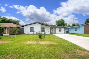 2114 Linden Creek Ln, Houston, TX 77017 - Photo 2